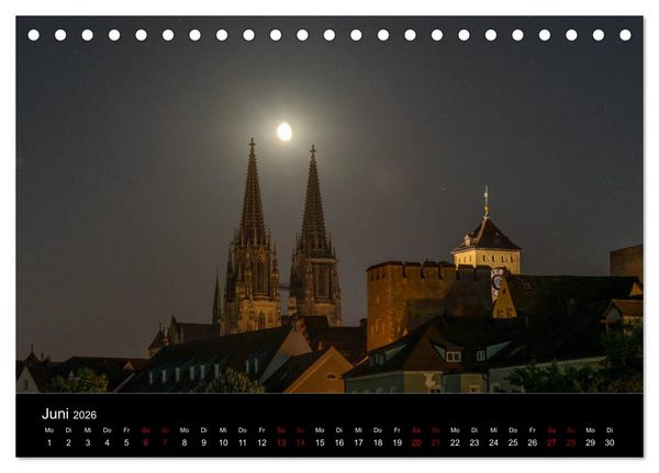 Produktbild: Regensburg bei Nacht (Tischkalender 2026 DIN A5 quer), CALVENDO Monatskalender