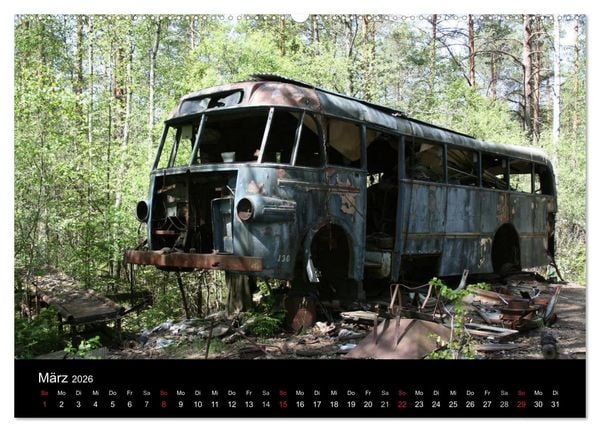 Produktbild: Schrottautos im Kyrk&ouml; Mosse (hochwertiger Premium Wandkalender 2026 DIN A2 quer), Kunstdruck in Hochglanz