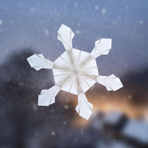 Schneekristalle aus Transparentpapier (kreativ.kompakt.)