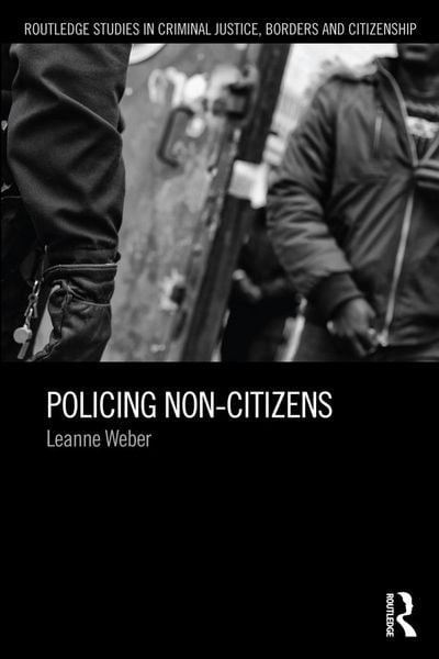 Produktbild: Policing Non-Citizens