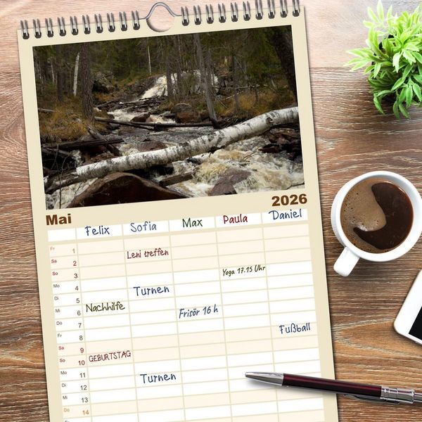 Produktbild: Familienplaner 2026 - Schwedens V&auml;rmland mit 5 Spalten (Wandkalender, 21 x 45 cm) CALVENDO
