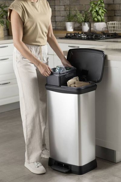 Produktbild: Curver Deco bin metalics 254620 M&uuml;lleimer 46 l (B x H x T) 407 x 749 x 307 mm Silber, Schwarz 1 St.