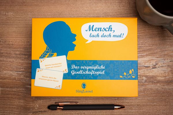 Produktbild: Mensch, lach doch mal! Das gro&szlig;e Scherzfragen-Quiz. Das vergn&uuml;gliche Gesellschaftsspiel. Quiz-Box mit 100 Spielkarten. (Spiel)