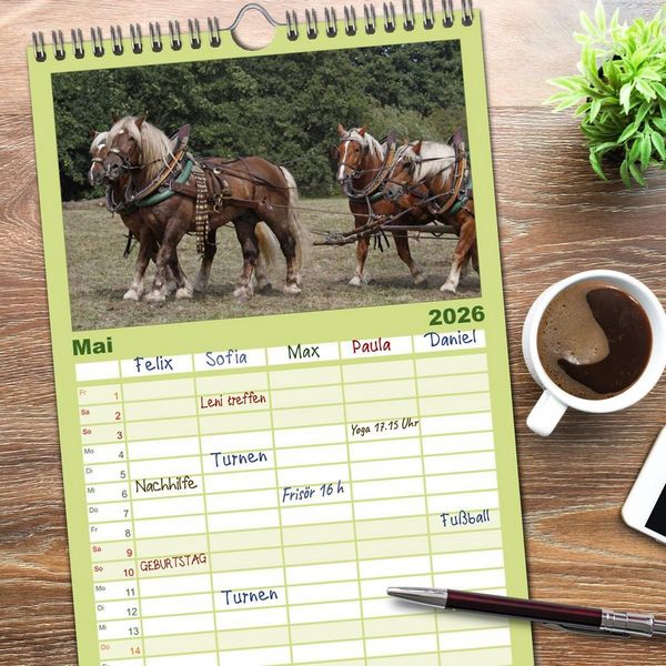 Produktbild: Familienplaner 2026 - Starke Pferde bei der Arbeit mit 5 Spalten (Wandkalender, 21 x 45 cm) CALVENDO