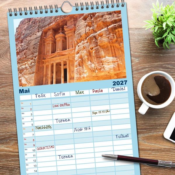Produktbild: Familienplaner 2027 - 7 Kontinente - Weltweit durch das Jahr mit 5 Spalten (Wandkalender, 21 x 45 cm) CALVENDO