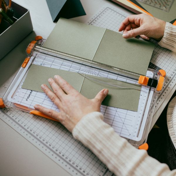 Produktbild: Fiskars Papierschneidemaschine SureCut Papierschneidemaschine A4 - Breite Base