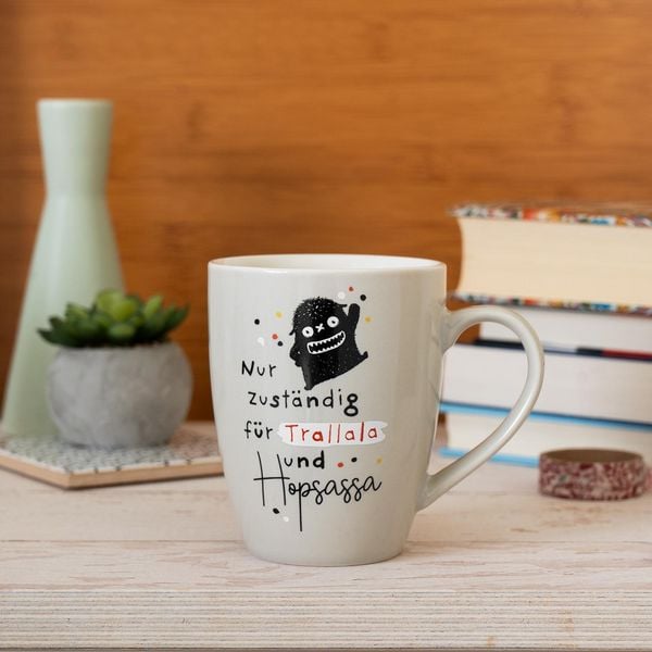 Produktbild: Tasse mit Motivdruck "Nur zust&auml;ndig f&uuml;r Trallala und Hopsassa", mit Banderole