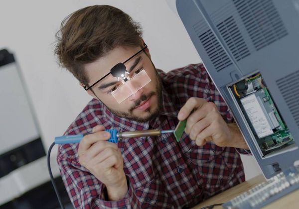 Produktbild: TOOLCRAFT TO-5137812 Lupenbrille mit LED-Beleuchtung Vergr&ouml;&szlig;erungsfaktor: 1.5 x, 2.5 x, 3.5 x Linsengr&ouml;&szlig;e: (L x B) 74 mm x 35 mm Klar, Wei&szlig;