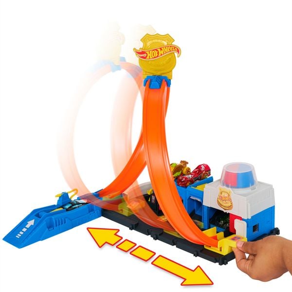 Produktbild: Hot Wheels City Super Polizeiwache-Spielset mit Spielzeug-Polizeiwagen im Maßstab 1:64 und anpassbarer Rennbahn mit Looping.