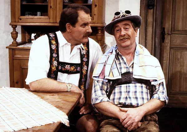 Produktbild: Chiemgauer Volkstheater - Die komplette Staffel 1 von 1992 (Fernsehjuwelen) [8 DVDs]