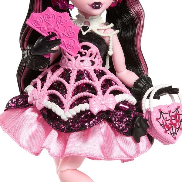 Produktbild: Monster High Scary Sweet Birthday Draculaura-Puppe im Partykleid mit Ballon und Geschenk