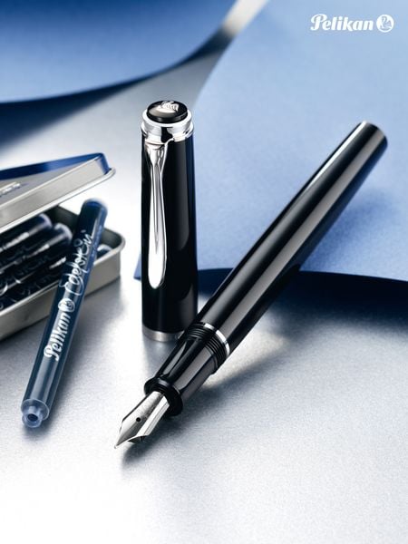 Produktbild: Pelikan F&uuml;llhalter Classic P205, Schwarz, Edelstahlfeder M