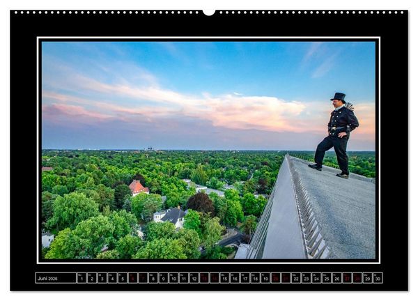 Produktbild: Schornsteinfeger &uuml;ber Berlin - Gl&uuml;cksblicke (Wandkalender 2026 DIN A2 quer), CALVENDO Monatskalender