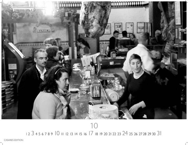 Produktbild: Tapas y Vino Kalender 2027 &ndash; Wandkalender | Fotokalender Spanien 42x55 cm- Fotokunstkalender schwarz-weiss mit Motiven aus Spanischen Bars.