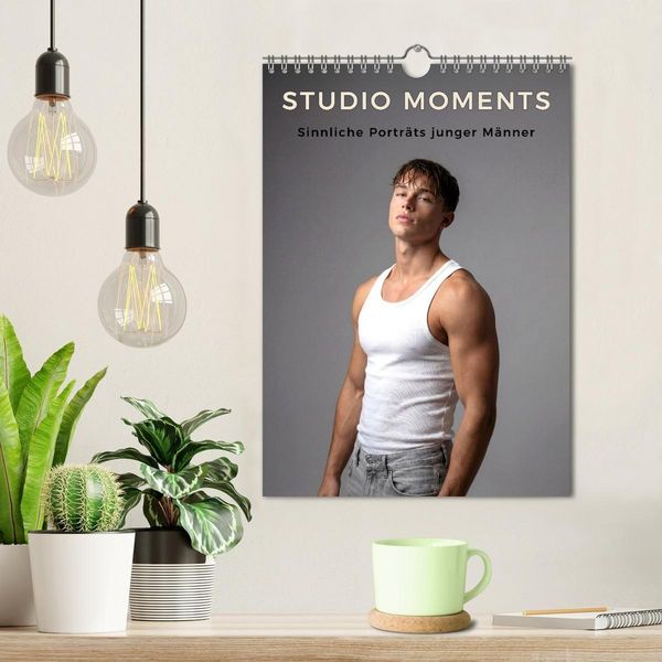 Produktbild: Studio Moments - Sinnliche Portr&auml;ts junger M&auml;nner (Wandkalender 2027 DIN A4 hoch), CALVENDO Monatskalender