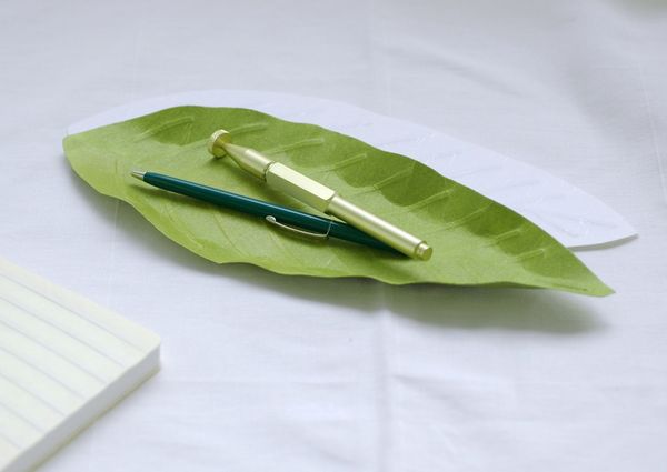Produktbild: Flexible Hanji-Papierschale Blatt Gr&uuml;n &ndash; Ablage / Servierschale aus koreanischem Hanji-