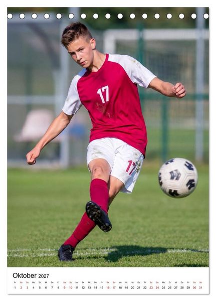 Produktbild: Am Ball Junior - Junge Kicker - Gro&szlig;e Momente (Tischkalender 2027 DIN A5 hoch), CALVENDO Monatskalender