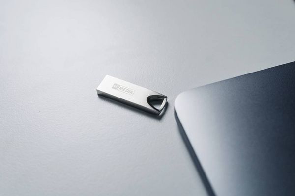 Produktbild: MyMEDIA My Alu USB 3.2 Gen 1 Drive USB-Stick 16GB Silber 69275 USB-A (USB 3.2 Gen 1)