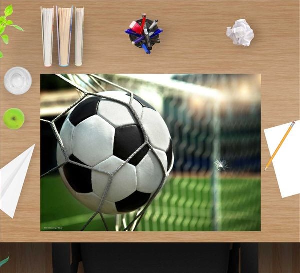 Produktbild: Cover-your-desk Schreibtischunterlage f&uuml;r Kinder Fu&szlig;ball im Tor, aus hochwertigem Vinyl , 60 x 40 cm