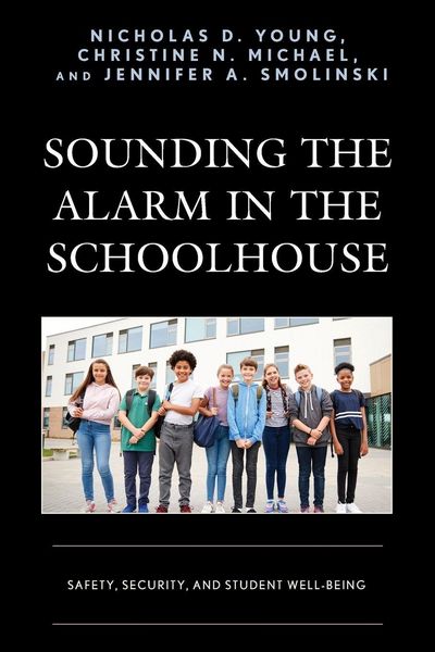 Produktbild: Sounding the Alarm in the Schoolhouse