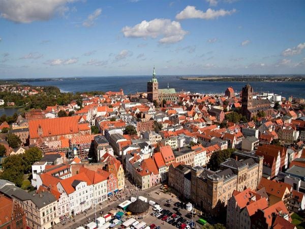 Produktbild: CALVENDO Puzzle Hansestadt Stralsund | 1000 Teile Lege-Gr&ouml;&szlig;e 64x48cm Foto-Puzzle f&uuml;r gl&uuml;ckliche Stunden