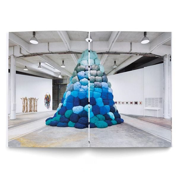 Produktbild: Sheila Hicks. a little bit of a lot of things