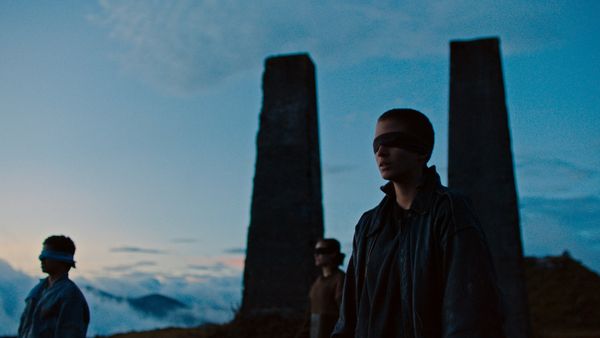 Produktbild: Monos - Zwischen Himmel und H&ouml;lle