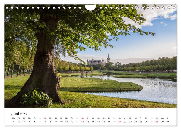 Produktbild: Schweriner M&auml;rchenschloss (Wandkalender 2026 DIN A4 quer), CALVENDO Monatskalender