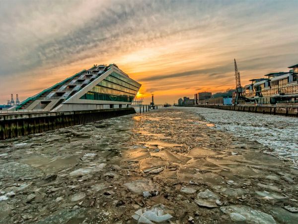 Produktbild: CALVENDO Puzzle Dockland Hamburg | 1000 Teile Lege-Gr&ouml;&szlig;e 64x48cm Foto-Puzzle f&uuml;r gl&uuml;ckliche Stunden