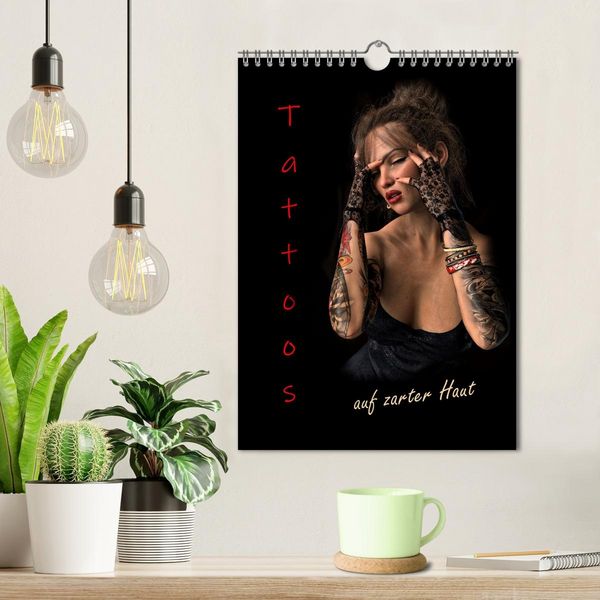 Produktbild: Portraits von t&auml;towierten Frauen (Wandkalender 2026 DIN A4 hoch), CALVENDO Monatskalender