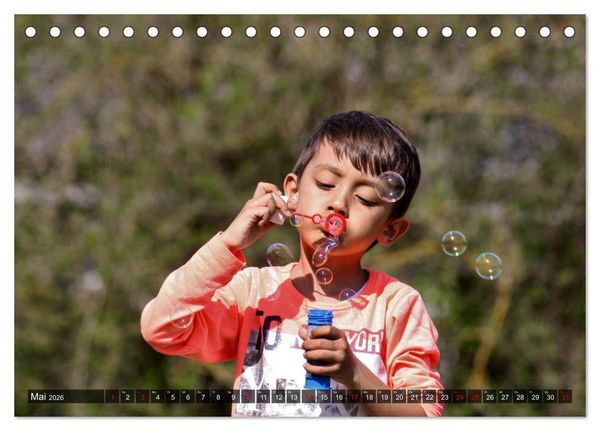 Produktbild: Kinder. Entdecker der Welt (Tischkalender 2026 DIN A5 quer), CALVENDO Monatskalender