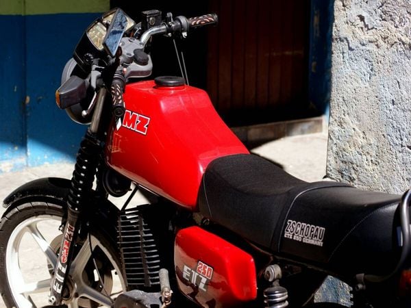 Produktbild: CALVENDO Puzzle Motorrad MZ ETZ 250 aus der DDR auf Kuba | 1000 Teile Lege-Gr&ouml;&szlig;e 64x48cm Foto-Puzzle f&uuml;r gl&uuml;ckliche Stunden
