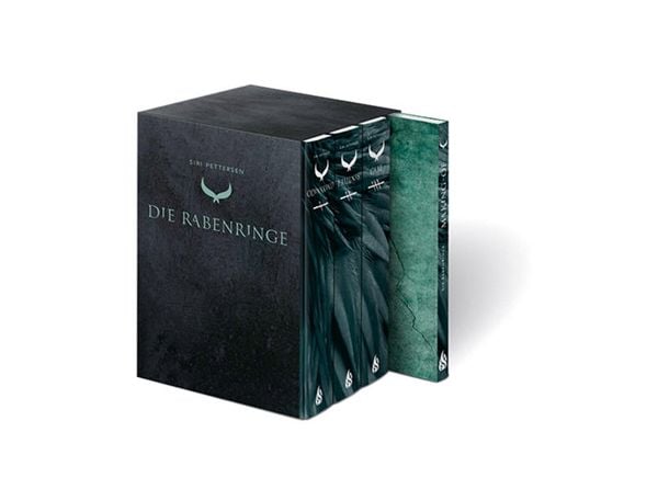 Produktbild: Die Rabenringe 1-3 (Schuber mit 3 Hardcover-Bänden plus „Making of“-Bonusband mit Siri Pettersens persönlichen Erinnerungen und Hirkas Kräuterfibel)