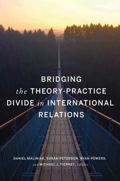Produktbild: Bridging the Theory-Practice Divide in International Relations