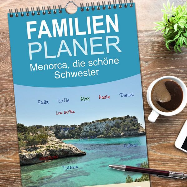 Produktbild: Familienplaner 2026 - Menorca, die sch&ouml;ne Schwester mit 5 Spalten (Wandkalender, 21 x 45 cm) CALVENDO
