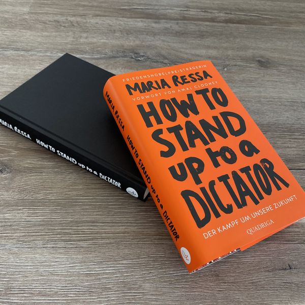 Produktbild: HOW TO STAND UP TO A DICTATOR - Deutsche Ausgabe. Von der Friedensnobelpreistr&auml;gerin
