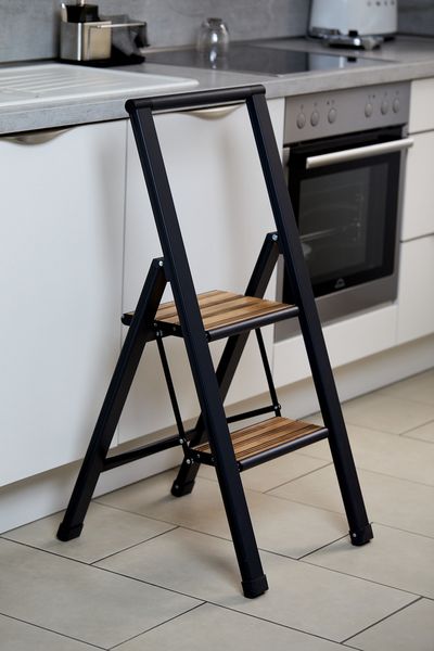 Produktbild: Alu-Design Klapptrittleiter 2-stufig Schwarz, rutschsichere XXL-Stufen