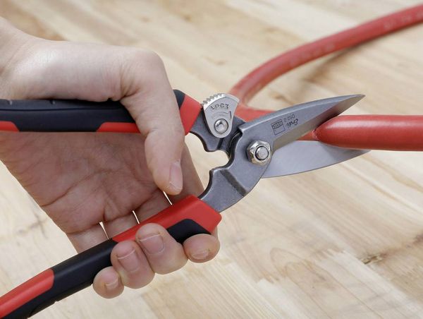 Produktbild: Combischere D52-2 Gesamt-L.203mm Schneiden-L.53mm 2K-Griff BESSEY