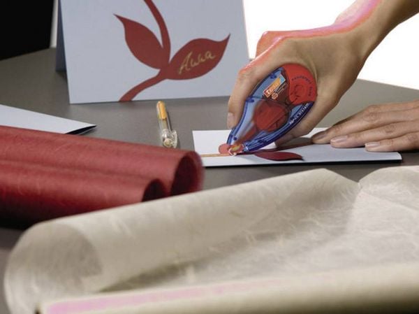Produktbild: TESA&reg; Kleberoller ecoLogo&reg; Refill permanent Blister, Abroller