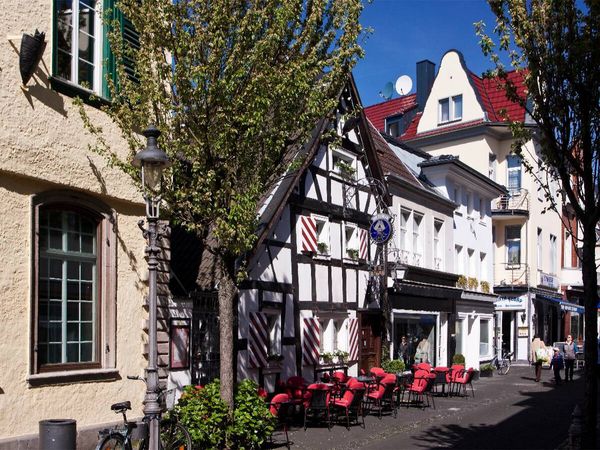 Produktbild: CALVENDO Puzzle Hauptstrasse | 1000 Teile Lege-Gr&ouml;&szlig;e 64x48cm Foto-Puzzle f&uuml;r gl&uuml;ckliche Stunden