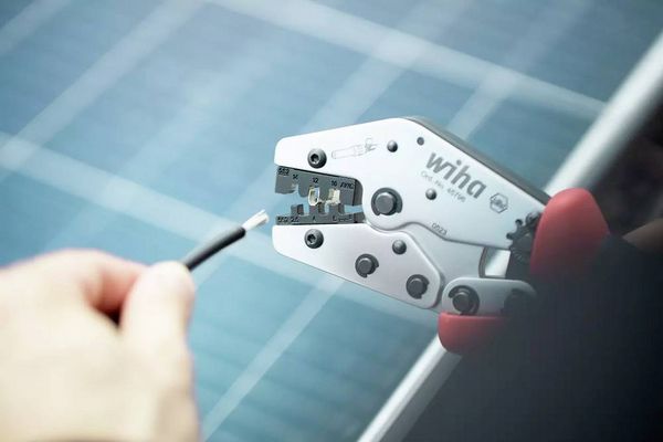 Produktbild: Wiha MC4 45796 Crimpzange 1 St&uuml;ck Photovoltaik-Verbinder, Solar-Steckverbinder 2.5 bis 6mm&sup2;