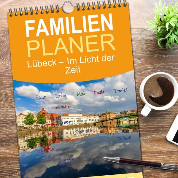Produktbild: Familienplaner 2026 - L&uuml;beck &ndash; Im Licht der Zeit mit 5 Spalten (Wandkalender, 21 x 45 cm) CALVENDO