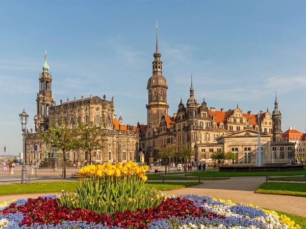 Produktbild: CALVENDO Puzzle Hofkirche und Residenzschloss Dresden | 1000 Teile Lege-Gr&ouml;&szlig;e 64x48cm Foto-Puzzle f&uuml;r gl&uuml;ckliche Stunden