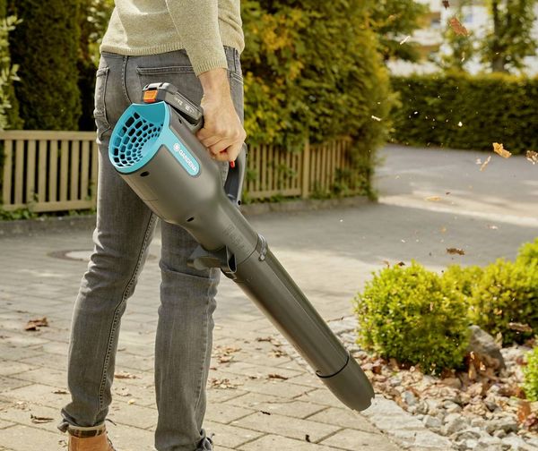Produktbild: GARDENA PowerJet 18V P4A Ready-To-Use Set Akku 14890-20 Laubbl&auml;ser inkl. Akku 18 V