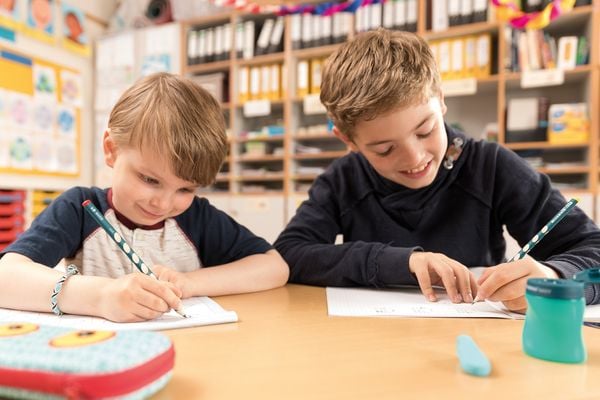 STABILO Dreikant-Bleistifte EASYgraph grün B 2er Set Rechtshänder