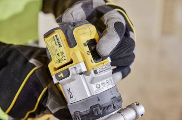 Produktbild: DEWALT DCD1007NT-XJ 3-Gang-Akku-Schlagbohrschrauber 1530W ohne Akku, ohne Ladeger&auml;t