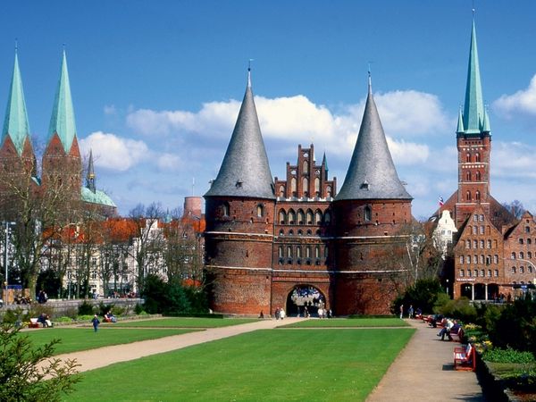 Produktbild: CALVENDO Puzzle Hansestadt L&uuml;beck | 1000 Teile Lege-Gr&ouml;&szlig;e 64x48cm Foto-Puzzle f&uuml;r gl&uuml;ckliche Stunden