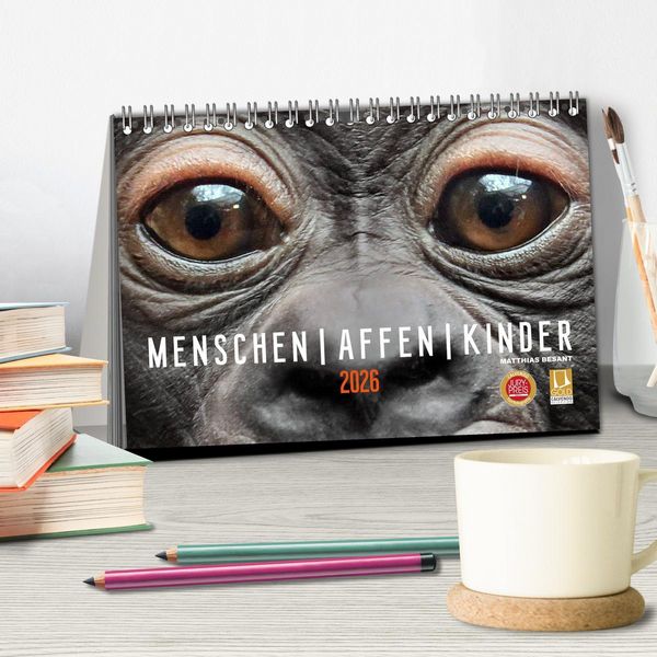 Produktbild: MENSCHEN-AFFEN-KINDER (Tischkalender 2026 DIN A5 quer), CALVENDO Monatskalender