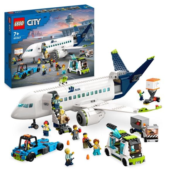 LEGO City 60367 Passagierflugzeug Set, großes Flugzeug-Modell mit Fahrzeugen