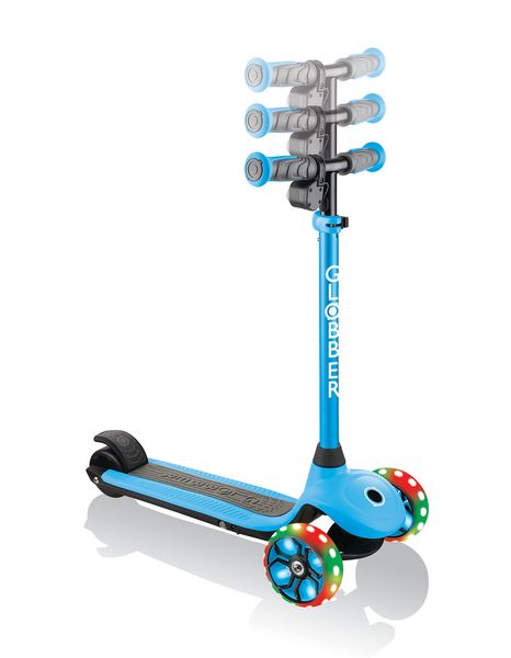 Produktbild: GLOBBER ONE K E-MOTION 4 PLUS hellblau, mit Leuchtrollen